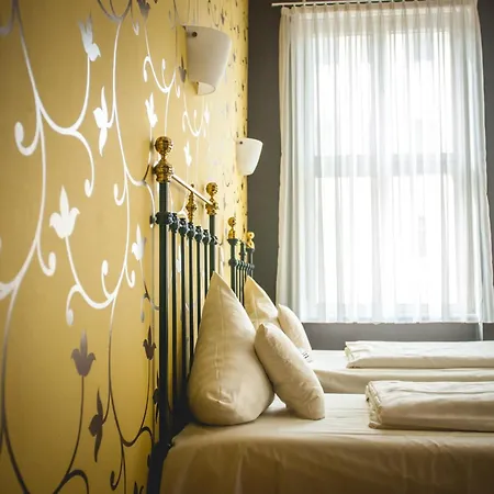 Alexander Hotel 3*